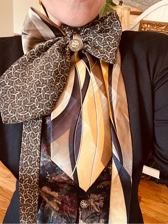 #N11 GEMINI ♊️ TIE NECKLACE - Picture 4 of 4